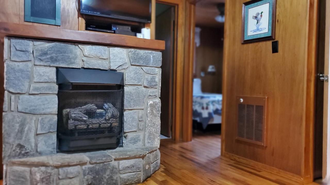 Cozy Creek Cottages Maggie Valley Exterior photo